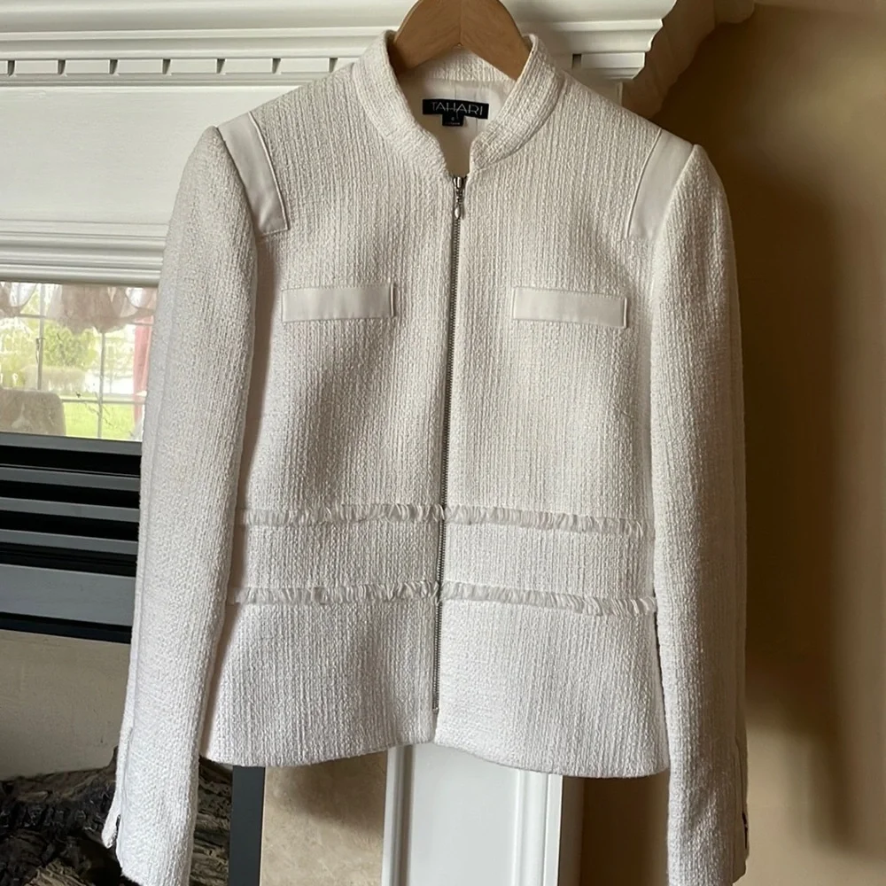 Tahari jacket - Picture 1 of 9
